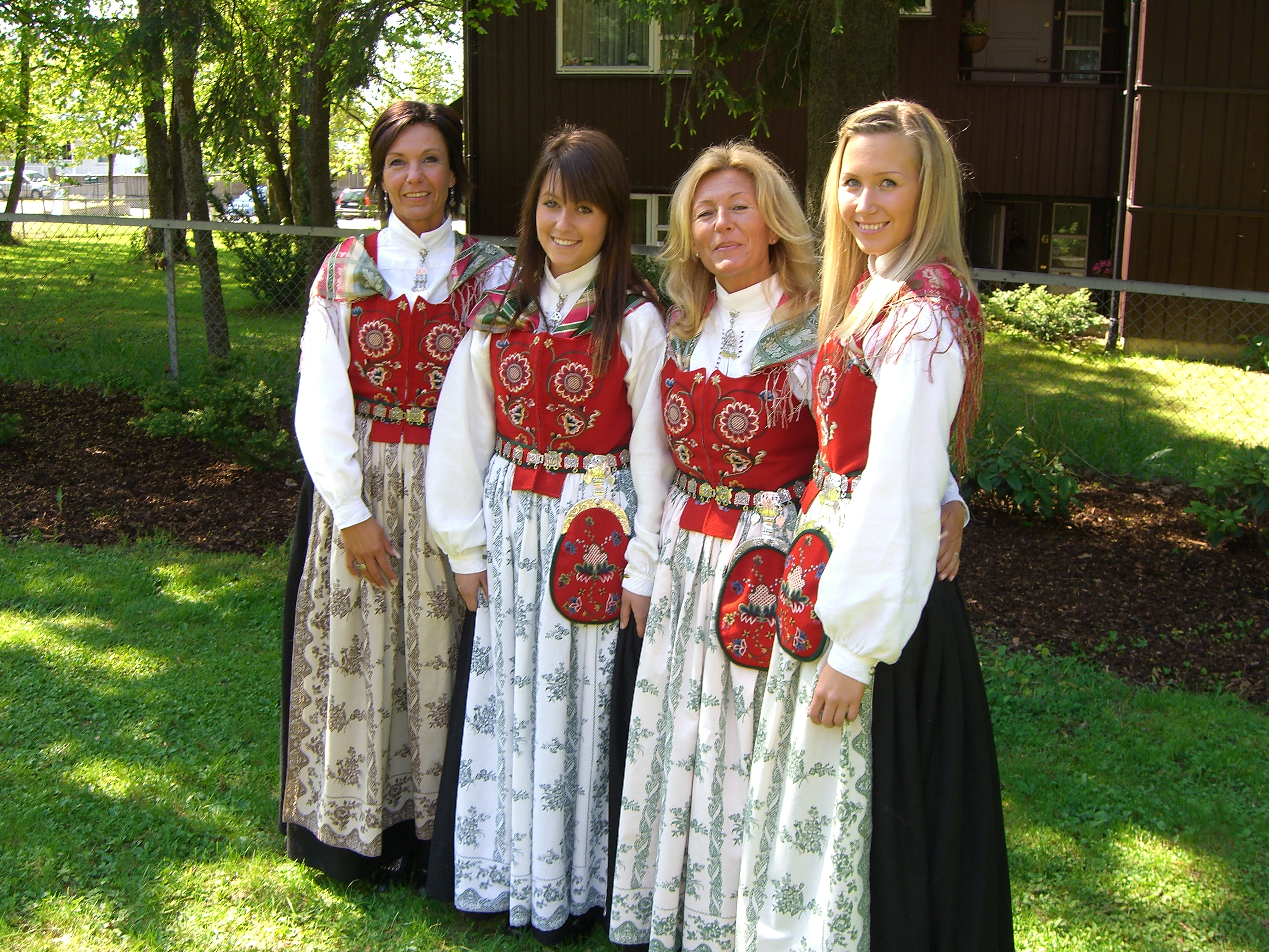 Ladies in the traditional bunad